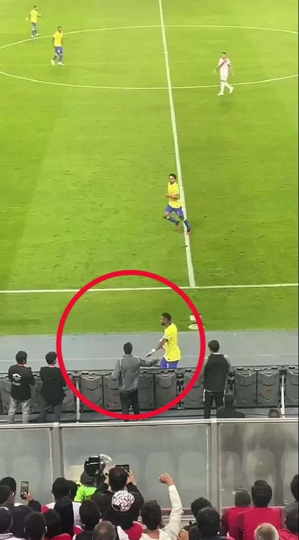 Soyer recibió el saludo de Neymar. | Foto: Captura.