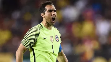 Claudio Bravo tiene 37 años | Foto: AFP.