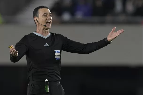 Wilmar Roldán, árbitro del Perú vs. Chile. | Foto: AFP