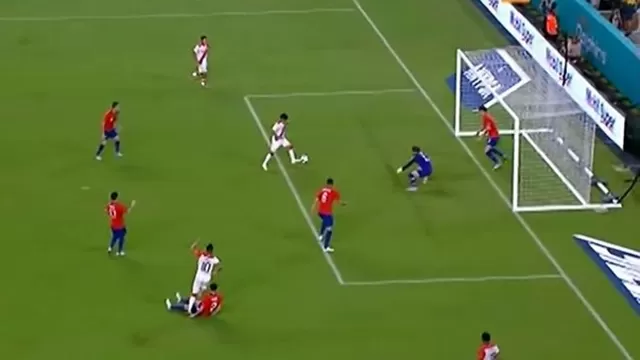 Gran ocasión desperdiciada por Ruidíaz en el Perú vs. Chile | Foto: Captura Movistar Deportes.