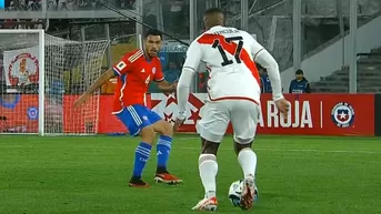 Perú vs. Chile: El remate de Luis Advíncula en la primera llegada de la blanquirroja 