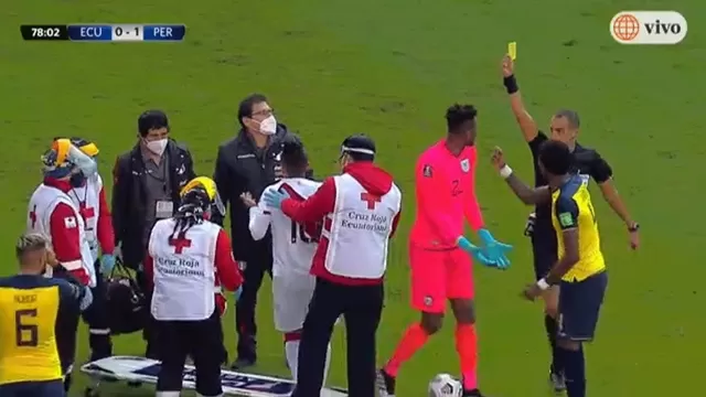 Perú vs Ecuador: Alexander Domínguez recibe la amarilla tras intentar subir a la camilla a Christian Cueva