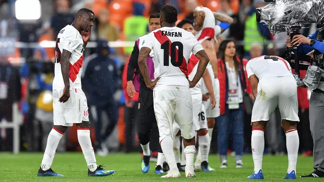 Presidente de la FIFA fue al camerino de Perú tras eliminación del Mundial