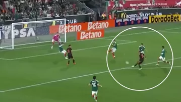 Alex Valera tuvo el 2-1 de Perú vs México y el portero lo evitó con tremenda atajada