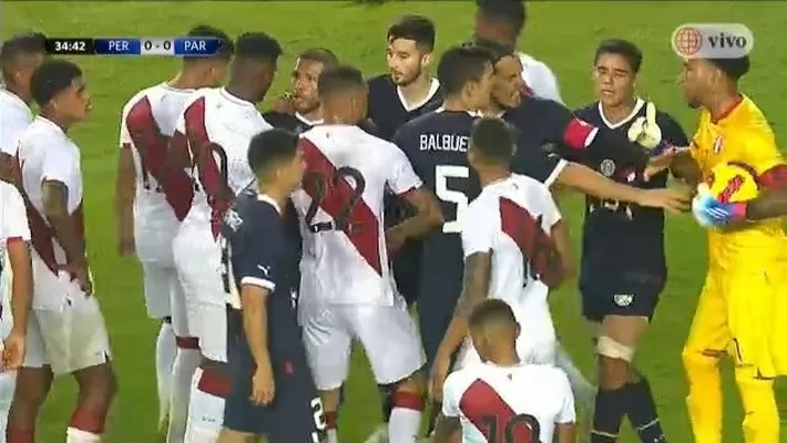 Perú vs. Paraguay: Se calentó el partido en el Monumental y se dio un conato de bronca