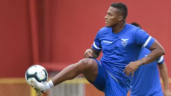 La pierna en alto: Antonio Valencia y el dardo a su Federación