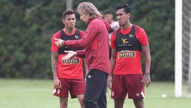 Gareda dando instrucciones a Pe&amp;ntilde;a y Tapia en Videna. Foto: Selecci&amp;oacute;n Peruana.