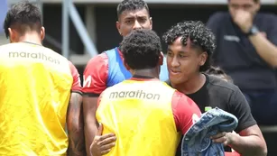 Renato Tapia visitó a compañeros de la selección peruana en la Videna