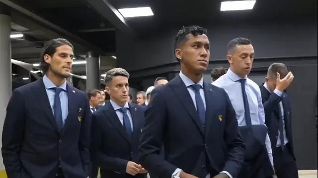 Tras la ceremonia, el capitán del Celta, Iago Aspas, le obsequió la camiseta del “Centenario” y el entrenador español mostró su alegría. | Video: América Deportes
