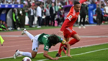 Alexander Callens, defensa peruano de 31 años. | Foto: AFP