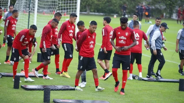La selección peruana entrenó este lunes con 24 futbolistas citados por Reynoso.  | Video: América Deportes.