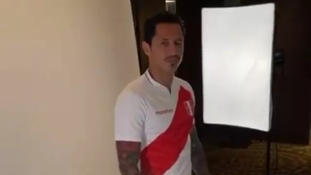 Selección peruana: Así fue la sesión fotográfica de Lapadula con la nueva camiseta blanquirroja