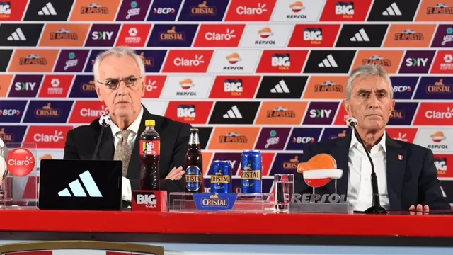 Juan Carlos Oblitas se pronunció en conferencia de prensa. | Foto: FPF