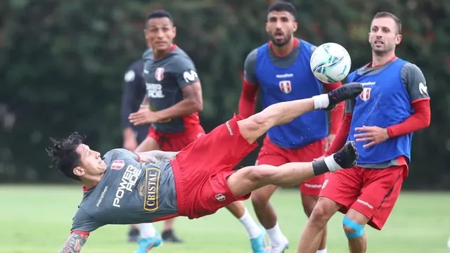 Selección peruana entrenó con Lapadula a un día de su viaje a Uruguay