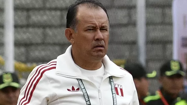Oblitas afirma avance en negociación con Reynoso y descarta a Gareca. | Foto: AFP/Video: América Deportes