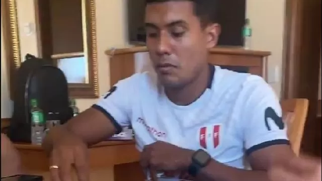 Selección peruana:  Futbolistas se relajan jugando a la cartas mientras esperan a su rival