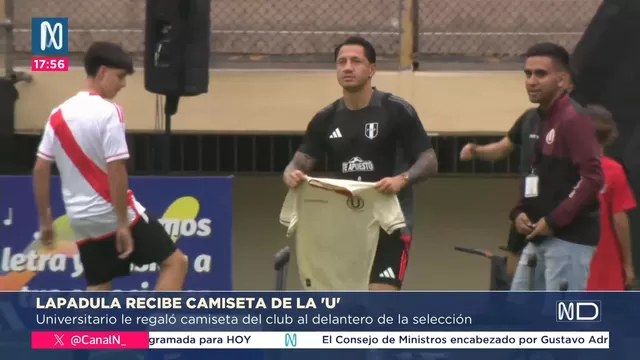 Selección Peruana: Gianluca Lapadula recibió la camiseta de Universitario