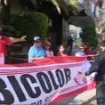 Selección peruana: Hinchas esperan la llegada de la &#39;Bicolor&#39; a Barcelona