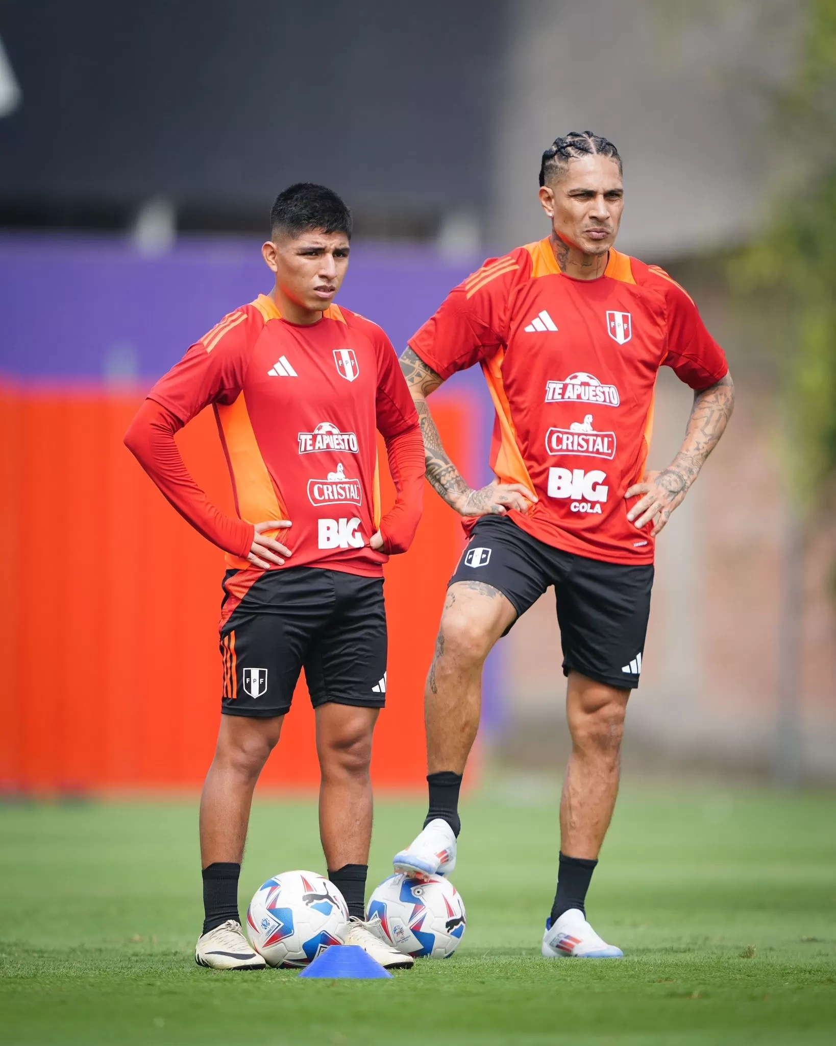 Piero Quispe y Paolo Guerrero en la práctica con la selección peruana. | Foto: La Bicolor.