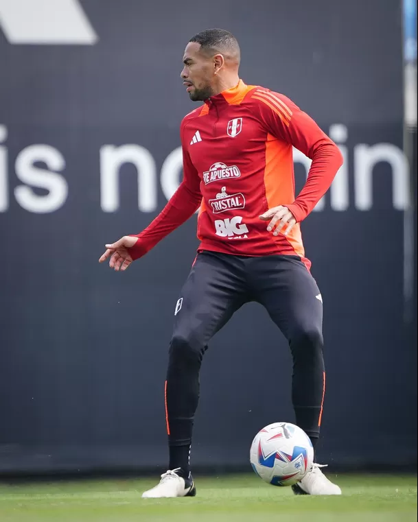 Alexander Callens en el entrenamiento de la &#39;Bicolor&#39;.| Foto: La Bicolor.