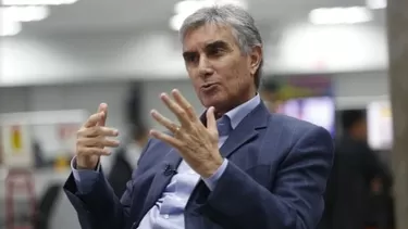 El director deportivo de la FPF se volvió a referir al delantero ítalo-peruano. | Foto: El Comercio