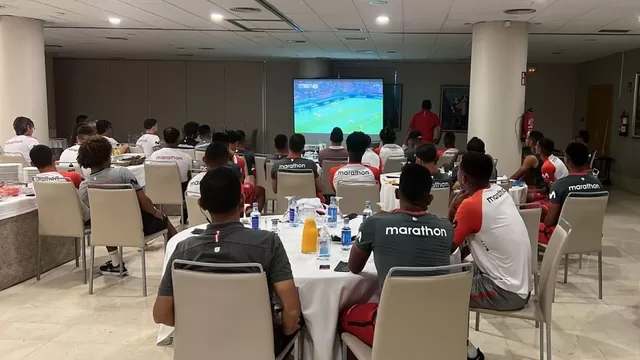 Selección peruana completó una nueva jornada de trabajos en Barcelona. | Foto: Twitter/Video: América Televisión