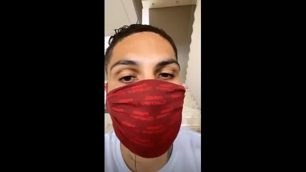 Paolo Guerrero presentó sus mascarillas.