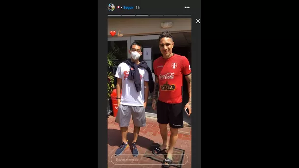 Paolo Guerrero junto a Santiago Cárdenas, delantero de la Sub-17.