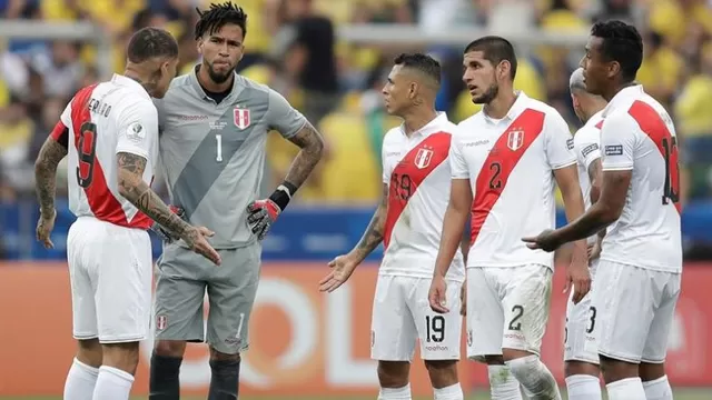 Pedro Gallese tardó en entregarle el balón a un compañero en el segundo gol de Brasil. | Foto: EFE/Video: América TV