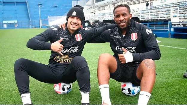 Selección peruana: Un placer compartir con este crack, señala Lapadula sobre Farfán