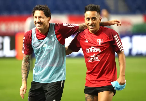 Lapadula y Cueva. | Foto: Selección peruana.