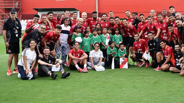Selección peruana recibió una emotiva visita en última práctica