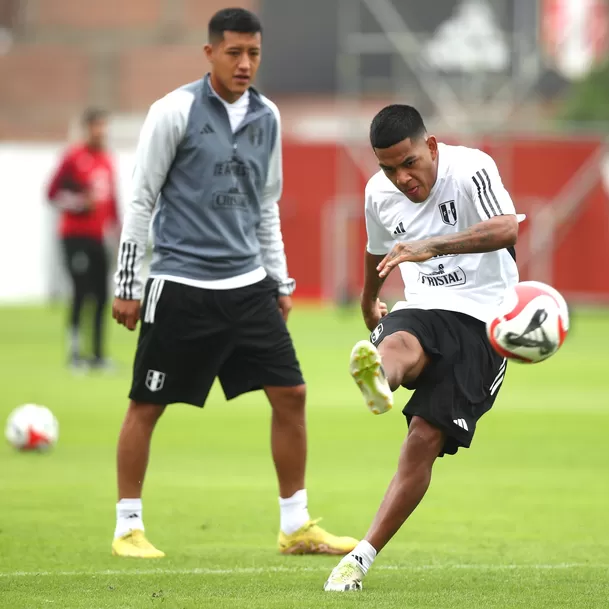 Joao Grimaldo en la práctica de la selección peruana. | Foto: La Bicolor.