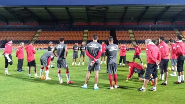 Selección peruana tuvo su primer entrenamiento en Londres