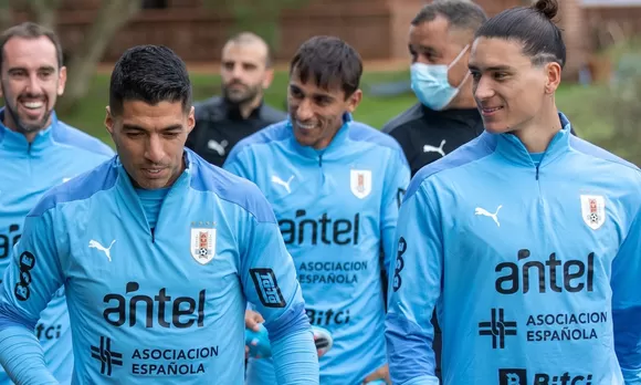 Completa selección uruguaya de futbol para duelo con Perú - Prensa