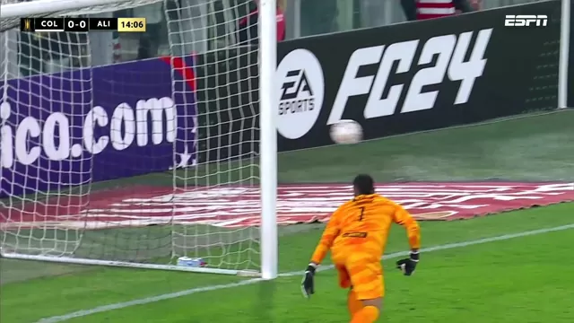 Campos siguió la trayectoria del balón solo con los ojos, el poste salvó la caída de su valla. | Video: ESPN 