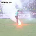 Alianza Lima vs. Universitario: Hinchas tiran bengalas a la cancha tras el 2-0