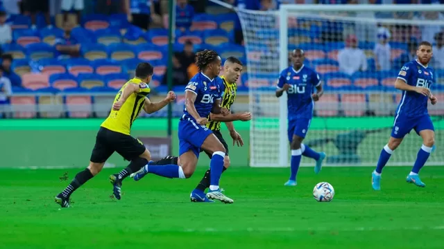 André Carrillo intervino en jugada que acabó en gol del Al-Hilal ante Al-Ittihad