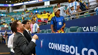 Alejandro Domínguez, presidente de Conmebol, fue duramente criticado por los lamentables hechos previo a la final. | Video: América TV.