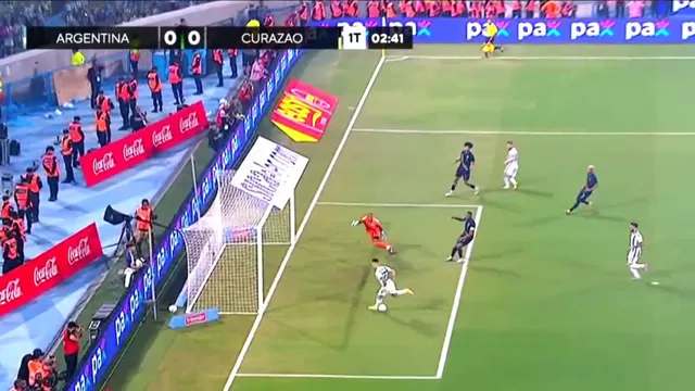 El delantero argentino no pudo conectar el balón con comodidad y falló el primero de la albiceleste ante la selección caribeña. | Video: DirecTV