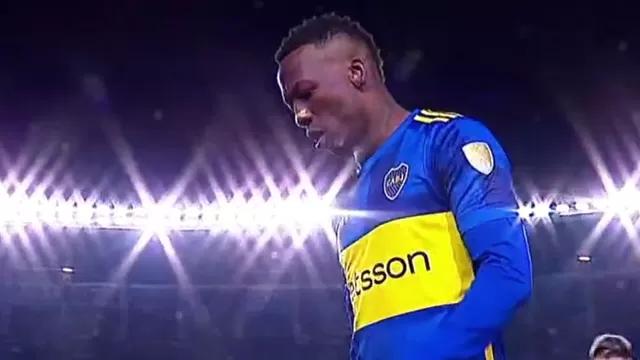 Boca Juniors vs. Racing: Luis Advíncula dejó la cancha en los minutos finales  del partido