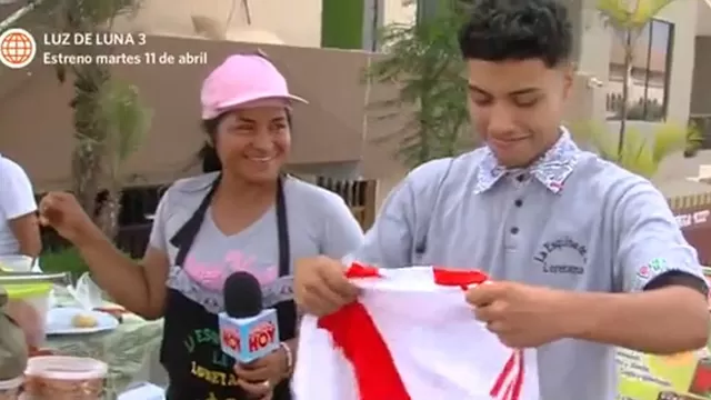 Christian Cueva volvió a sorprender a adolescente: Le regaló una camiseta de Perú