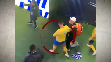 Cristiano Ronaldo causa polémica con gesto obsceno a hinchas del Al-Hilal