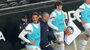 Edinson Cavani recibió particular pedido mientras calentaba