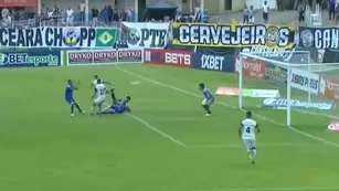 De chalaca y desde el piso: Golazo de Leonardo Pereira dos Reis en Brasil