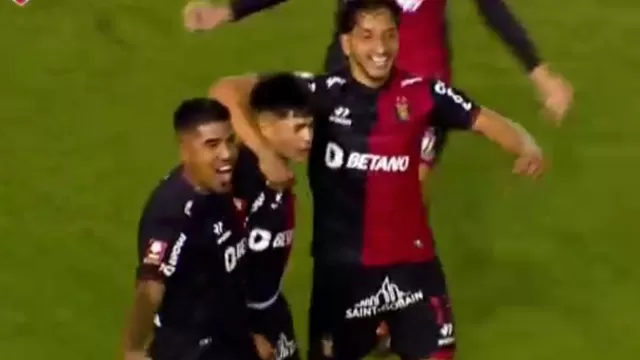 ¡Golazo rojinegro! Kenji Cabrera anota de tiro libre frente a Alianza Lima