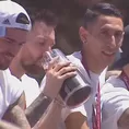 Lionel Messi disfruta de un fernet en plena caravana histórica de la Albiceleste