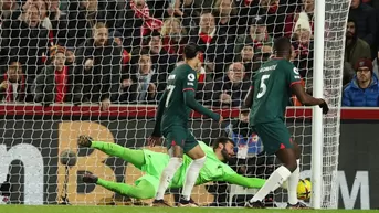 Golpe al Liverpool: Autogol de Ibrahima Konaté le dio el 1-0 al Brentford