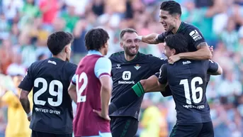 Marc Bartra marcó un golazo de media cancha para Betis ante Burnley