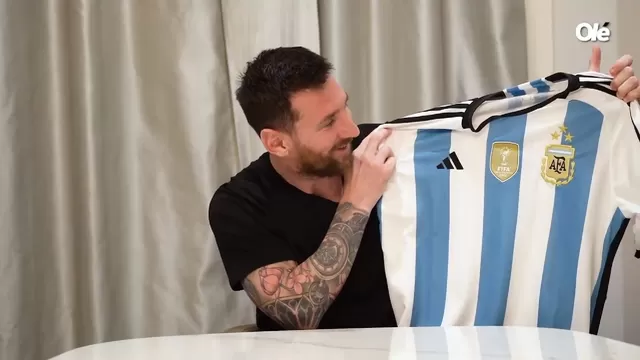 Messi y la reacción al tener por primera vez la camiseta argentina con la tercera estrella